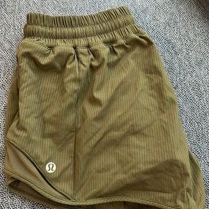 lululemon low rise Hotty Hot short 2.5 inch inseam
